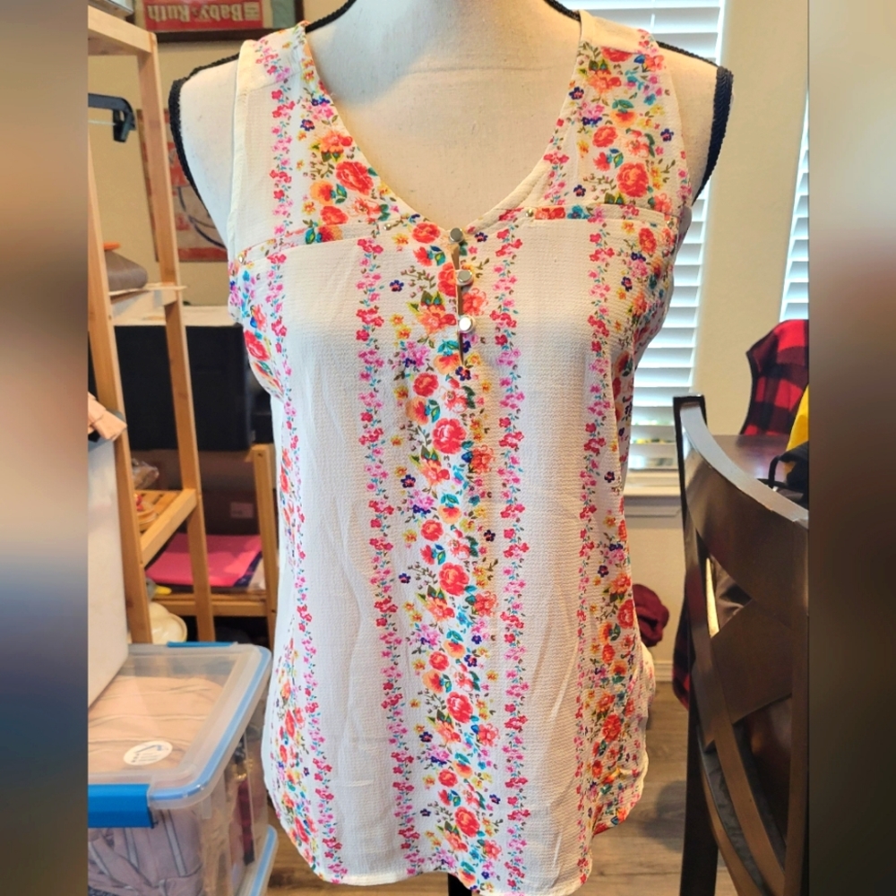 Tempted brand. Size small floral top